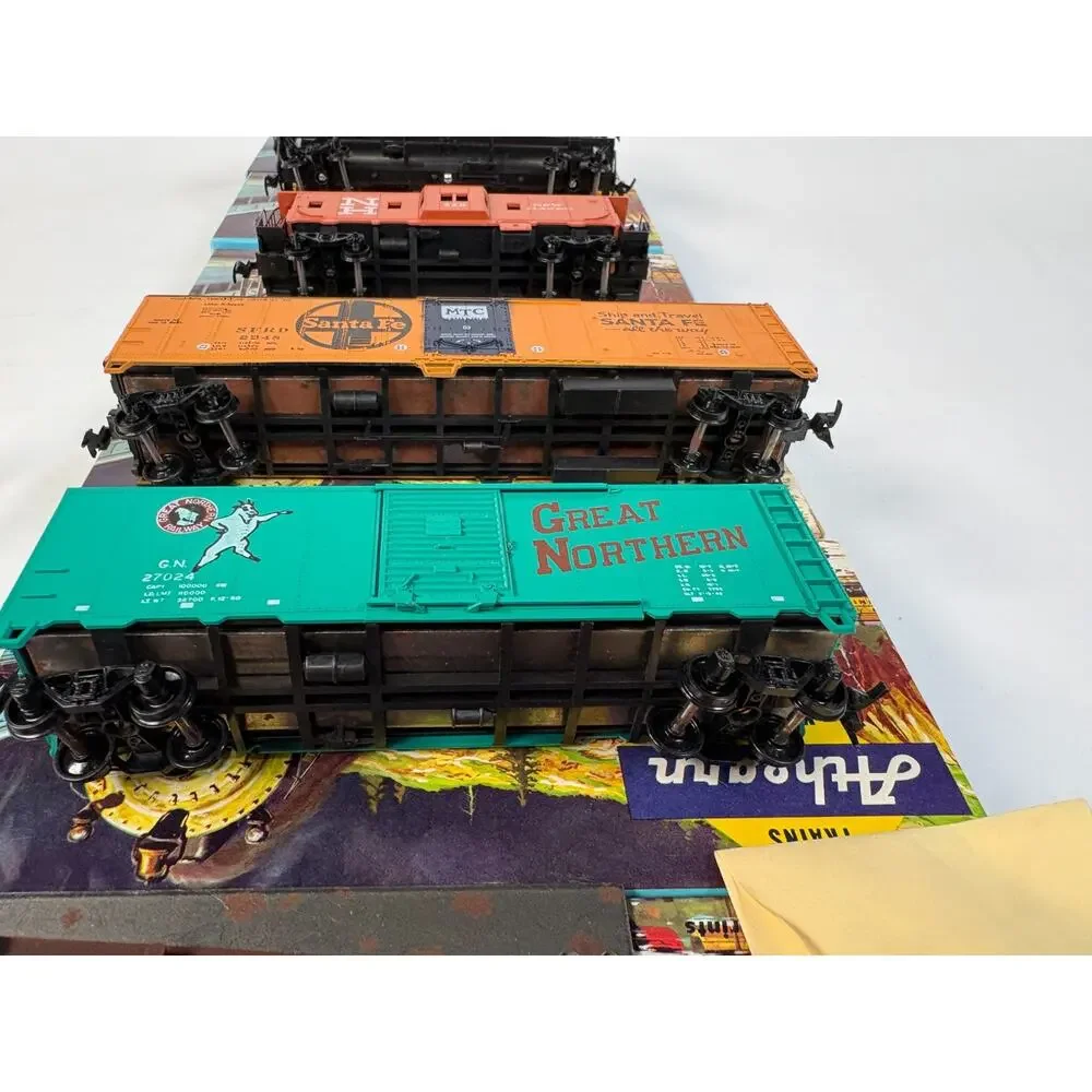 Athearn Ho Scale Lot Of 7 Freight Cars Mixed Roads Box Reefer Tank Caboose